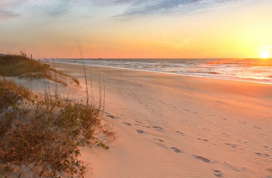 7 Under-the-Radar Beach Towns Set to Boom by 2027, Analysts Say