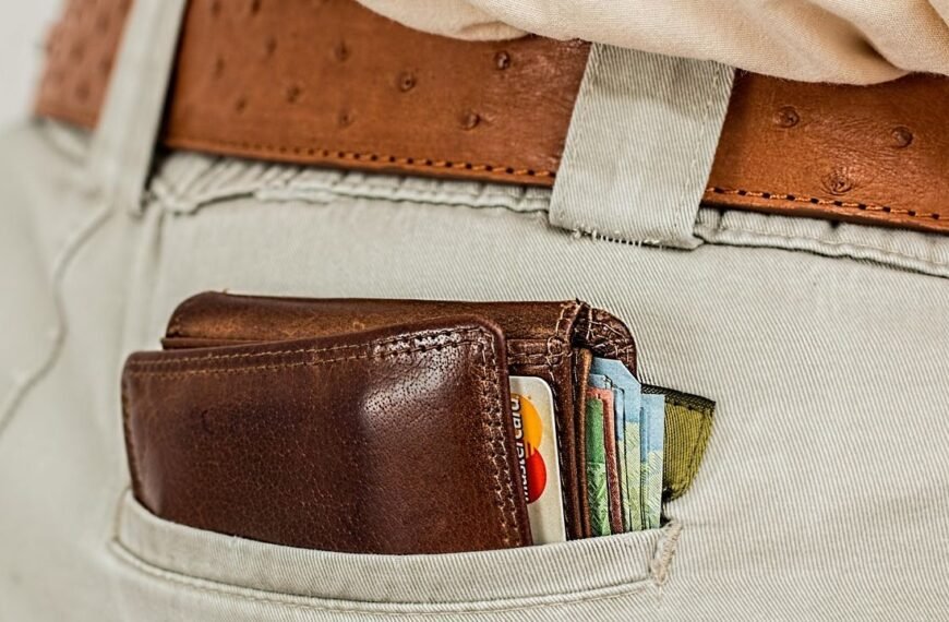 6 Risky Places You Should Never Keep Your Money, According To Travel Experts