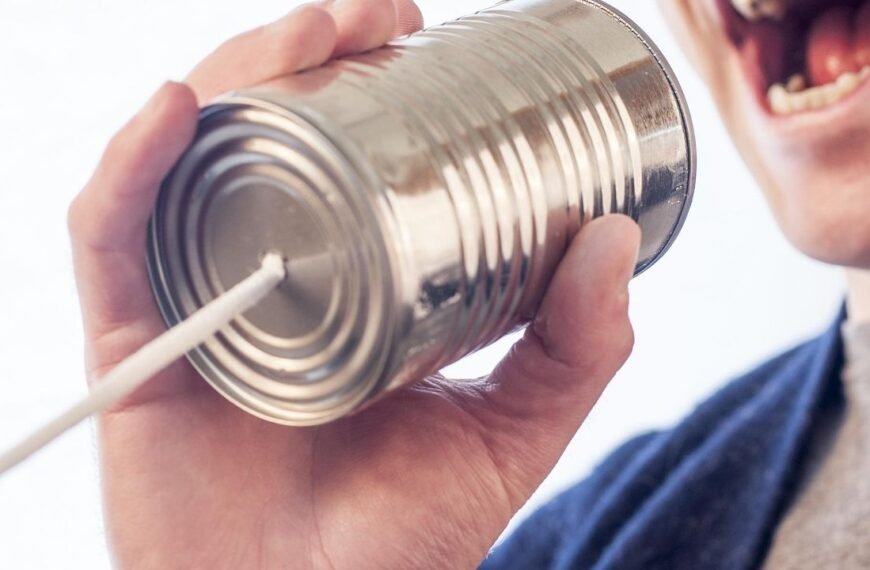 Americans Abroad: 7 Phrases That Instantly Make You Stand Out, Says World Traveler