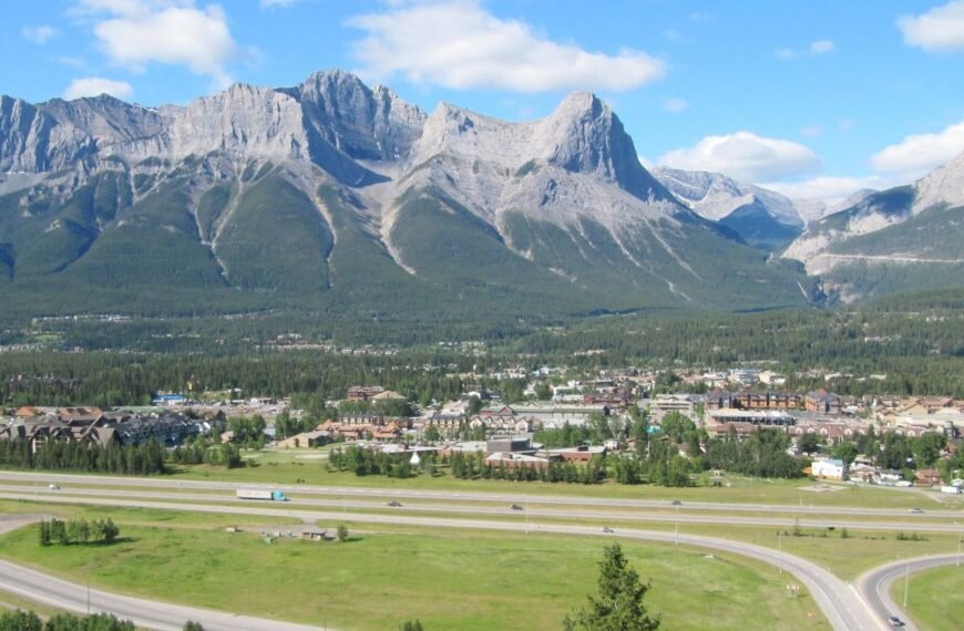 5 Canadian Towns Beloved By Tourists But Strained By Crowds, Locals Say