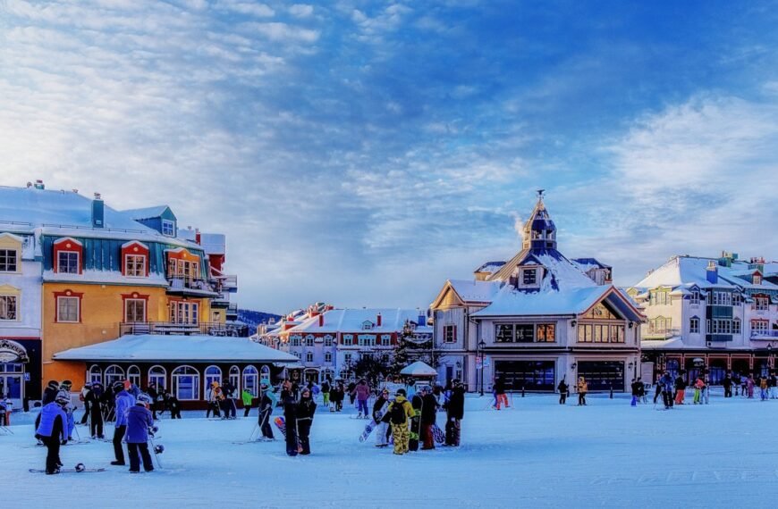 5 Canadian Cities Locals Say Are Cracking Under Tourist Crowds